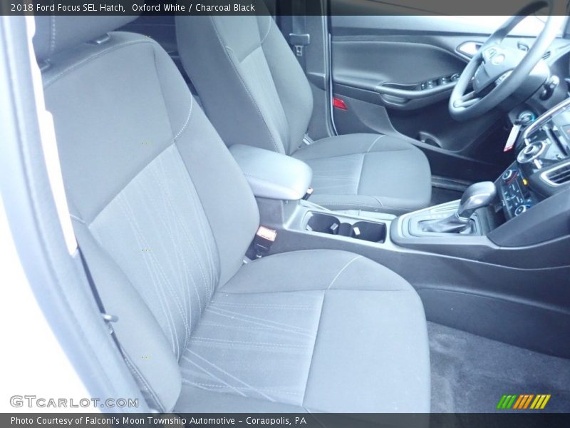 Oxford White / Charcoal Black 2018 Ford Focus SEL Hatch