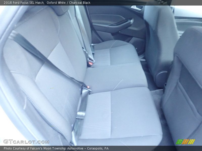 Oxford White / Charcoal Black 2018 Ford Focus SEL Hatch