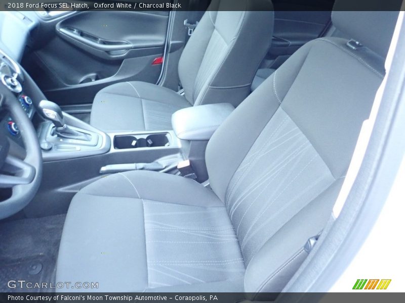 Oxford White / Charcoal Black 2018 Ford Focus SEL Hatch