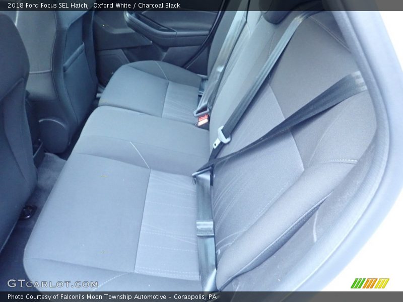 Oxford White / Charcoal Black 2018 Ford Focus SEL Hatch