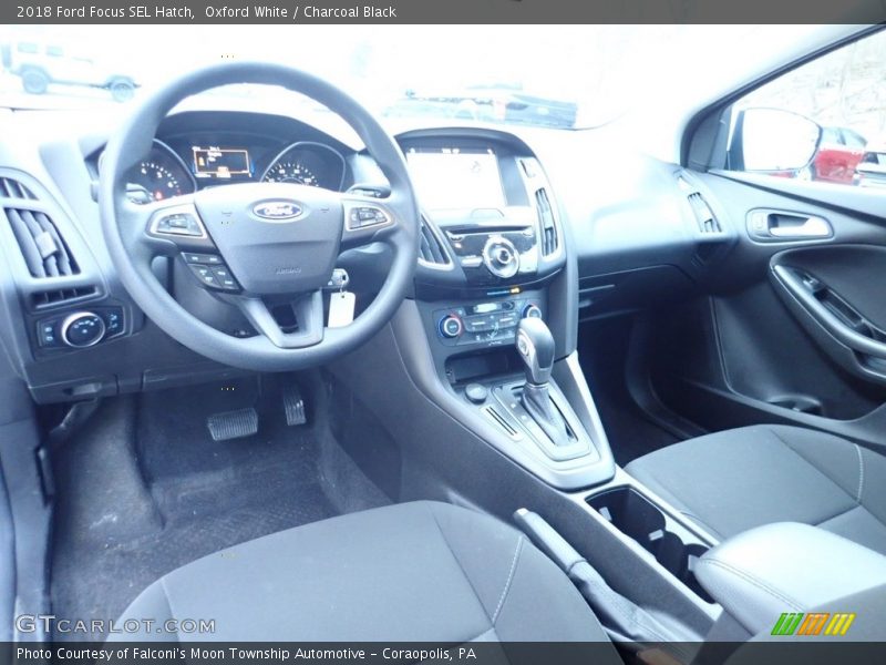 Oxford White / Charcoal Black 2018 Ford Focus SEL Hatch