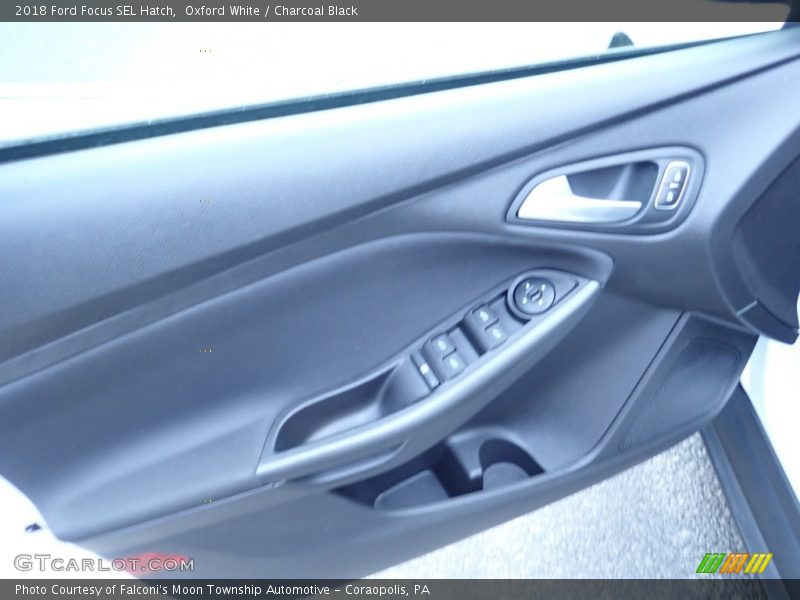 Oxford White / Charcoal Black 2018 Ford Focus SEL Hatch