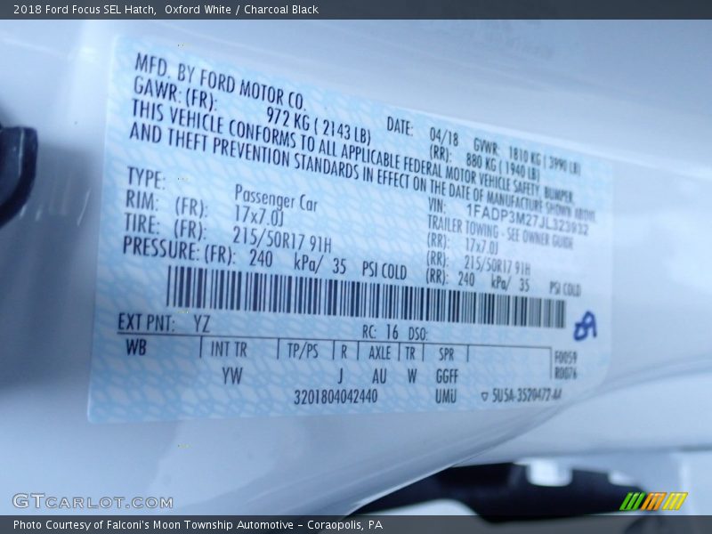 Oxford White / Charcoal Black 2018 Ford Focus SEL Hatch