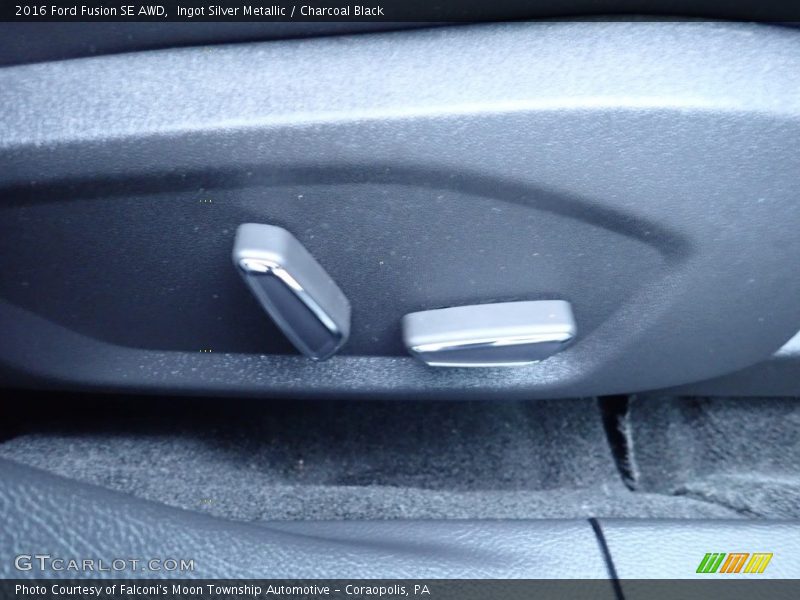 Ingot Silver Metallic / Charcoal Black 2016 Ford Fusion SE AWD