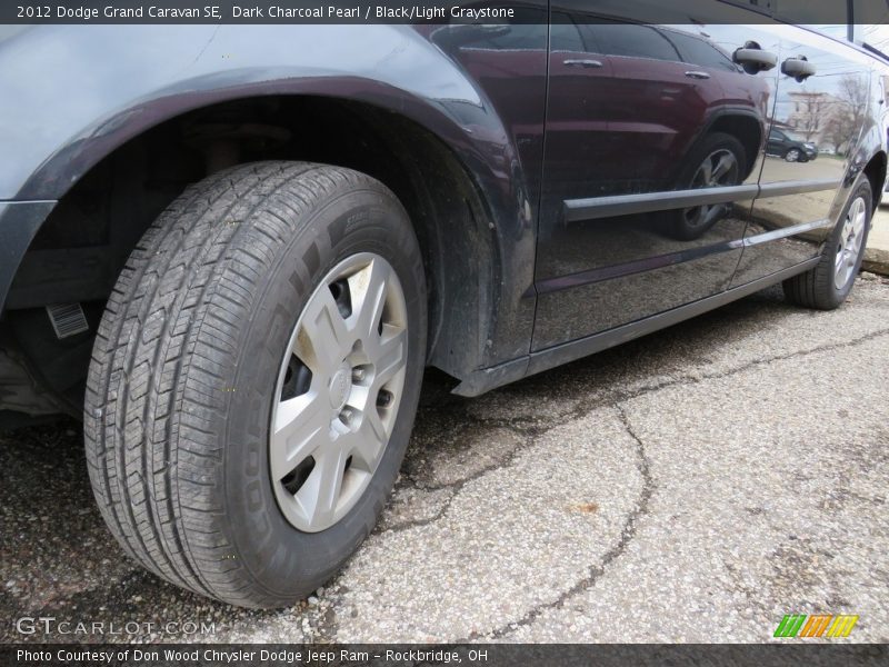 Dark Charcoal Pearl / Black/Light Graystone 2012 Dodge Grand Caravan SE