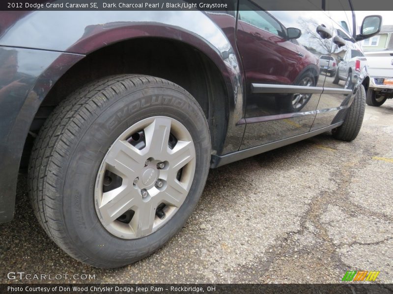 Dark Charcoal Pearl / Black/Light Graystone 2012 Dodge Grand Caravan SE