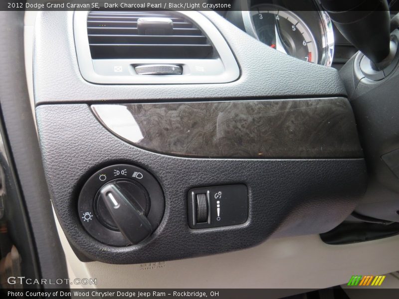 Dark Charcoal Pearl / Black/Light Graystone 2012 Dodge Grand Caravan SE