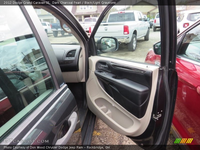 Dark Charcoal Pearl / Black/Light Graystone 2012 Dodge Grand Caravan SE