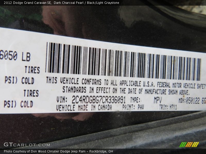 Dark Charcoal Pearl / Black/Light Graystone 2012 Dodge Grand Caravan SE