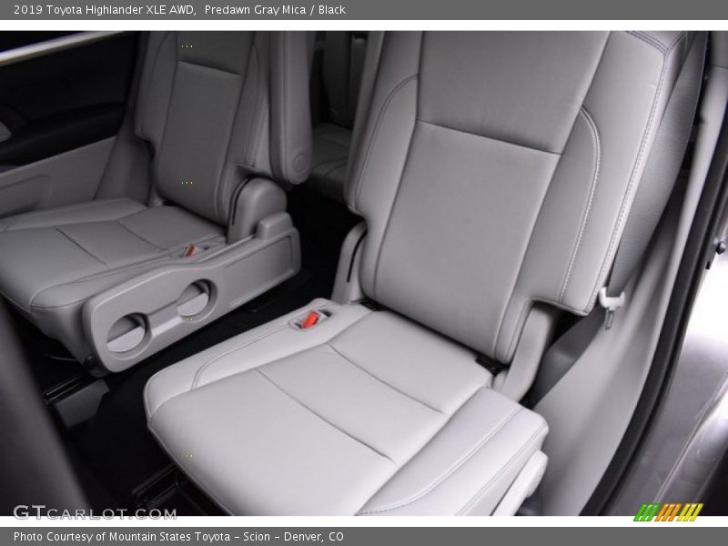Predawn Gray Mica / Black 2019 Toyota Highlander XLE AWD