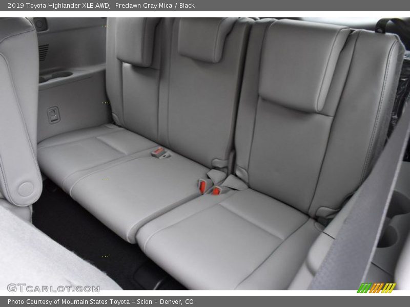 Predawn Gray Mica / Black 2019 Toyota Highlander XLE AWD