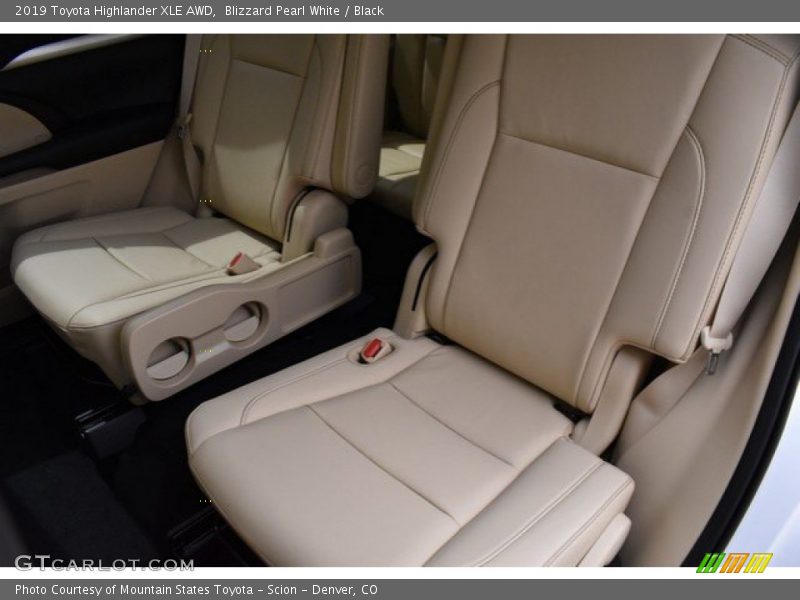 Blizzard Pearl White / Black 2019 Toyota Highlander XLE AWD