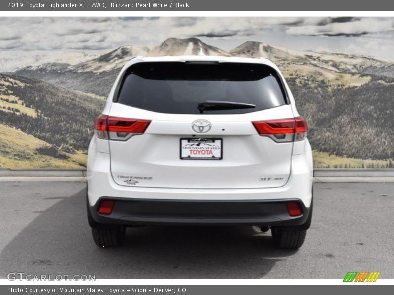 Blizzard Pearl White / Black 2019 Toyota Highlander XLE AWD