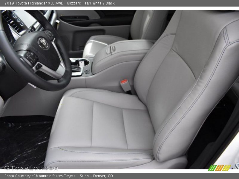 Blizzard Pearl White / Black 2019 Toyota Highlander XLE AWD