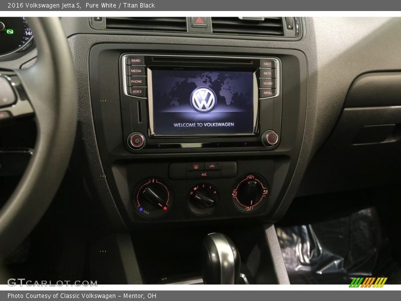 Pure White / Titan Black 2016 Volkswagen Jetta S