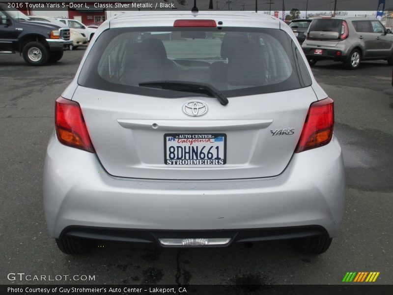 Classic Silver Metallic / Black 2016 Toyota Yaris 5-Door L