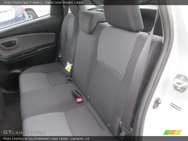 Classic Silver Metallic / Black 2016 Toyota Yaris 5-Door L
