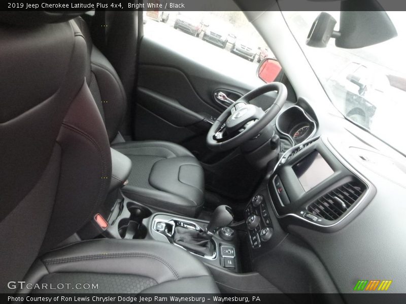 Bright White / Black 2019 Jeep Cherokee Latitude Plus 4x4