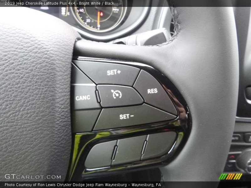 Bright White / Black 2019 Jeep Cherokee Latitude Plus 4x4