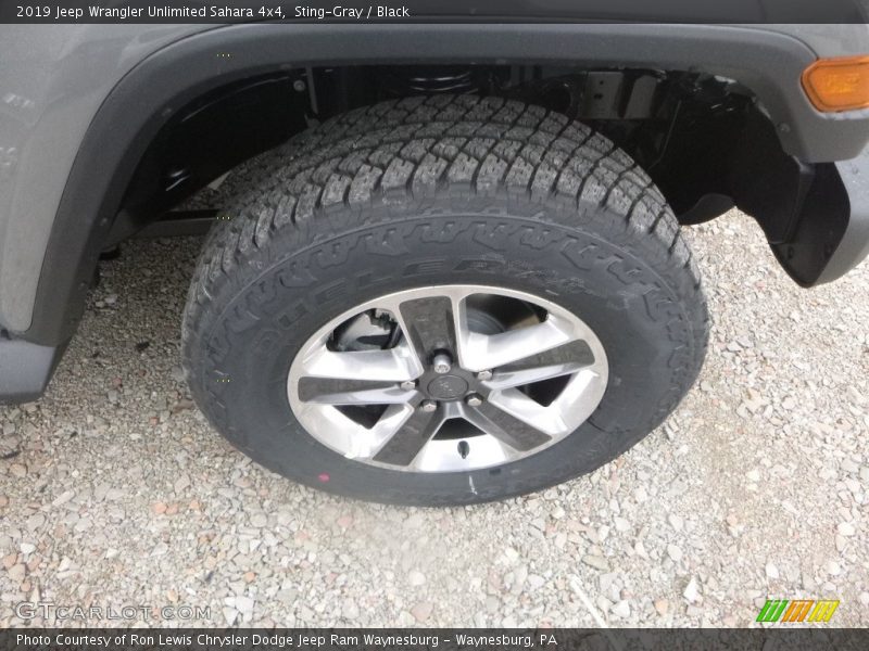 Sting-Gray / Black 2019 Jeep Wrangler Unlimited Sahara 4x4