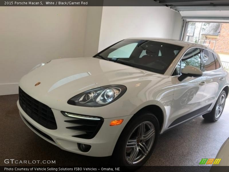 White / Black/Garnet Red 2015 Porsche Macan S