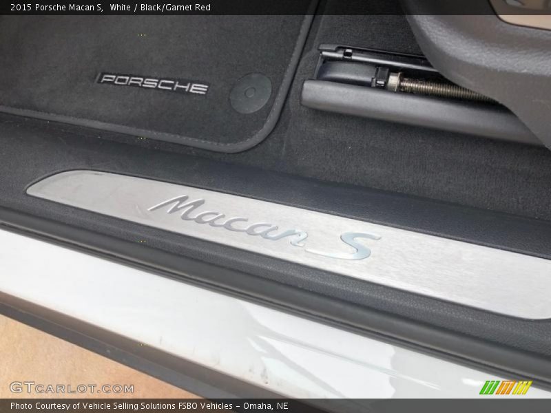 White / Black/Garnet Red 2015 Porsche Macan S