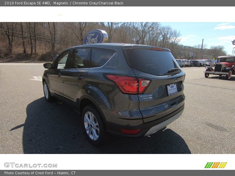 Magnetic / Chromite Gray/Charcoal Black 2019 Ford Escape SE 4WD