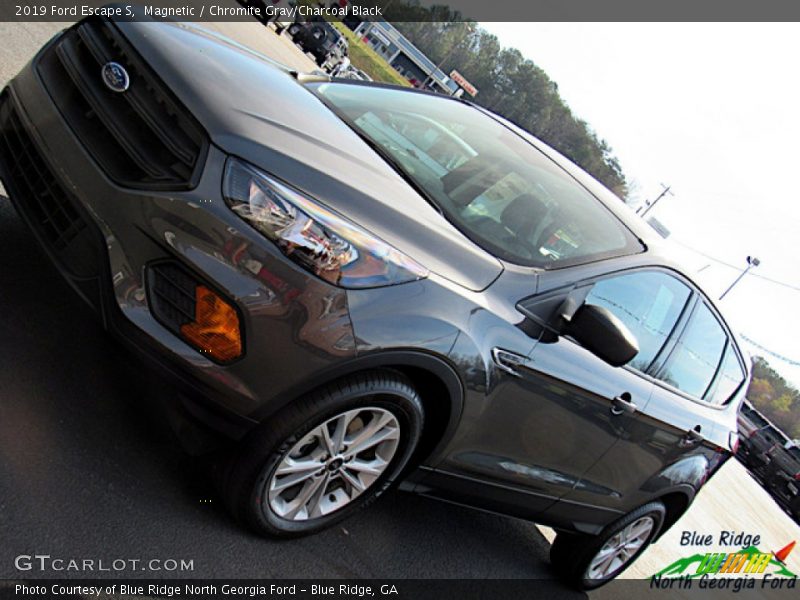 Magnetic / Chromite Gray/Charcoal Black 2019 Ford Escape S