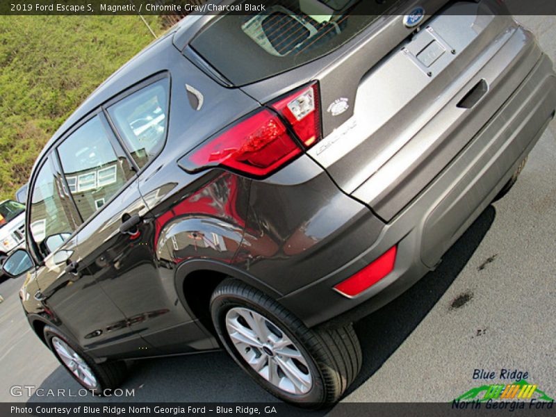 Magnetic / Chromite Gray/Charcoal Black 2019 Ford Escape S