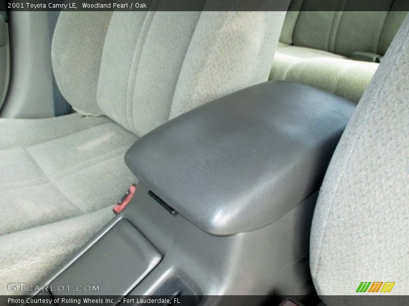Woodland Pearl / Oak 2001 Toyota Camry LE