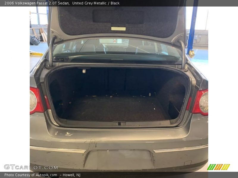 United Grey Metallic / Black 2006 Volkswagen Passat 2.0T Sedan