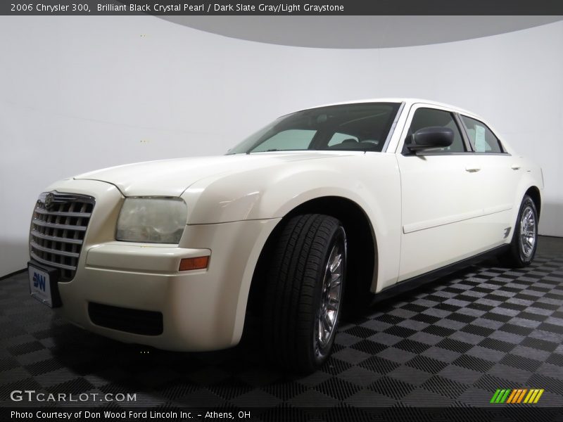 Brilliant Black Crystal Pearl / Dark Slate Gray/Light Graystone 2006 Chrysler 300
