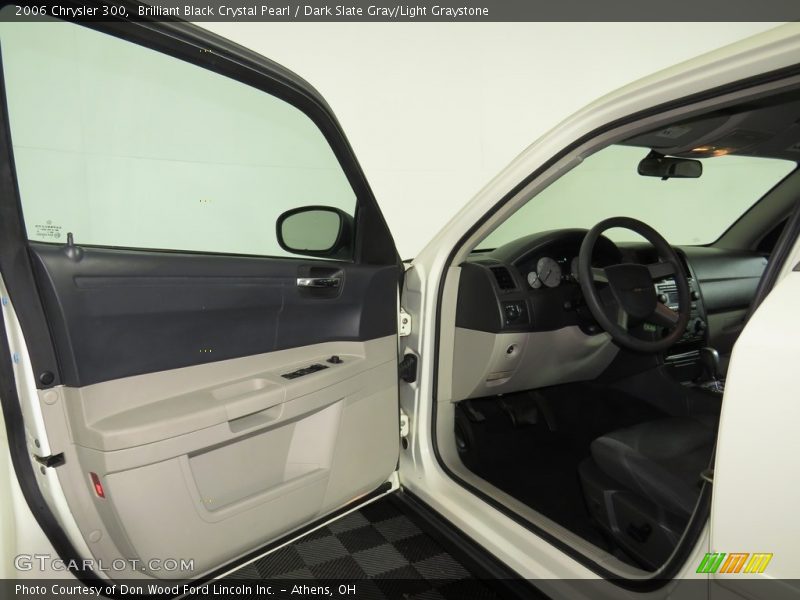 Brilliant Black Crystal Pearl / Dark Slate Gray/Light Graystone 2006 Chrysler 300