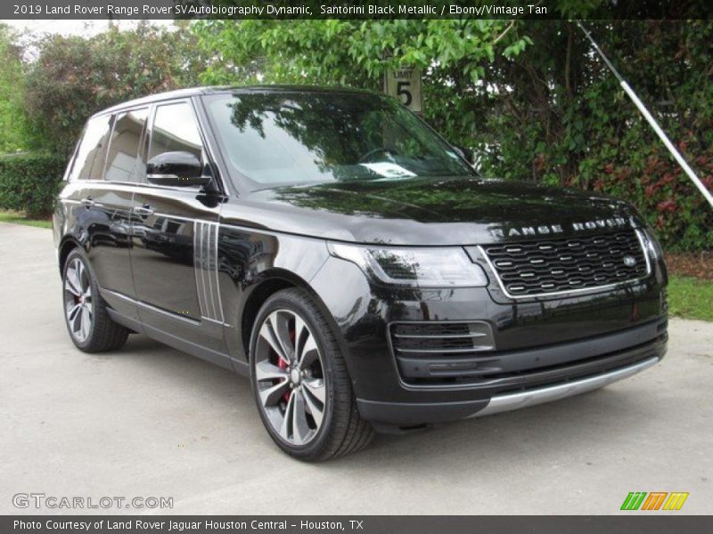 Front 3/4 View of 2019 Range Rover SVAutobiography Dynamic