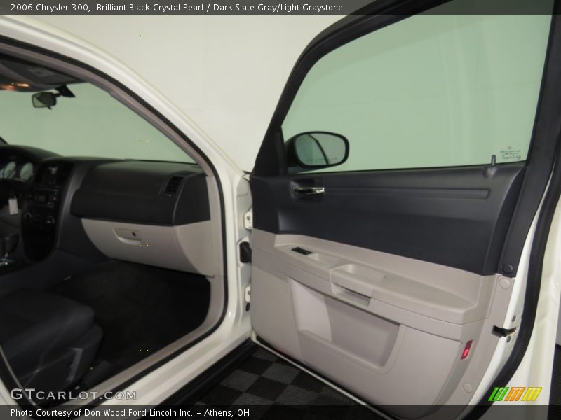 Brilliant Black Crystal Pearl / Dark Slate Gray/Light Graystone 2006 Chrysler 300
