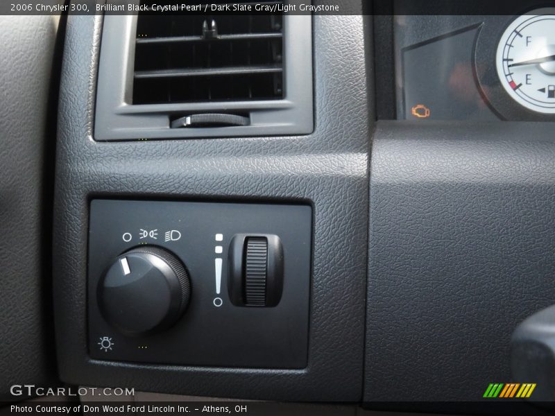 Brilliant Black Crystal Pearl / Dark Slate Gray/Light Graystone 2006 Chrysler 300