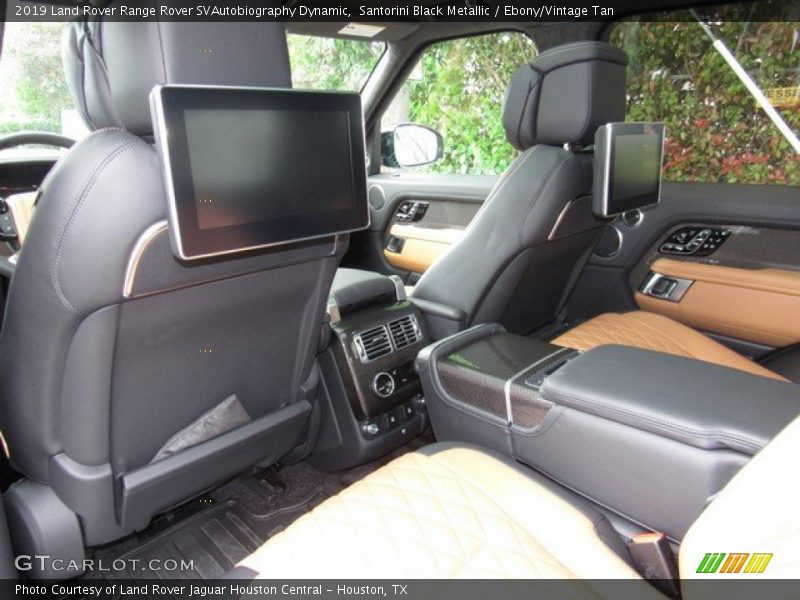 Entertainment System of 2019 Range Rover SVAutobiography Dynamic