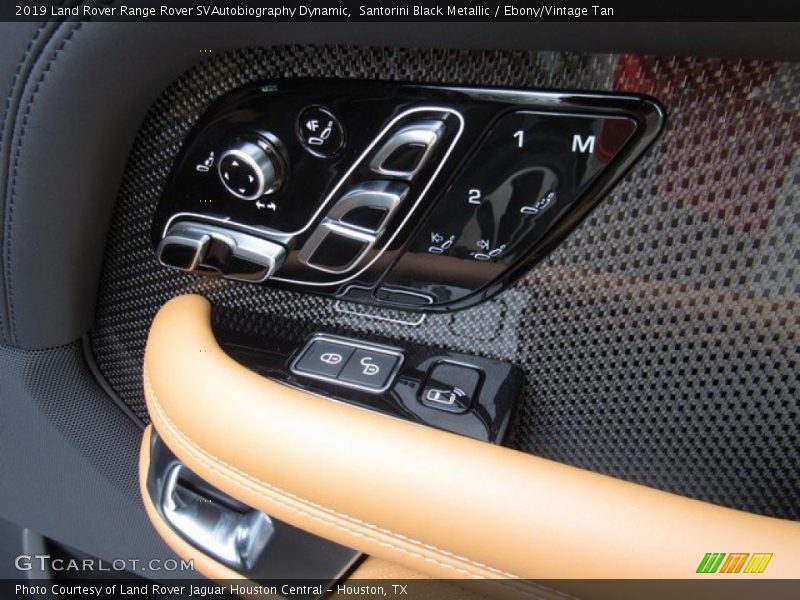 Controls of 2019 Range Rover SVAutobiography Dynamic