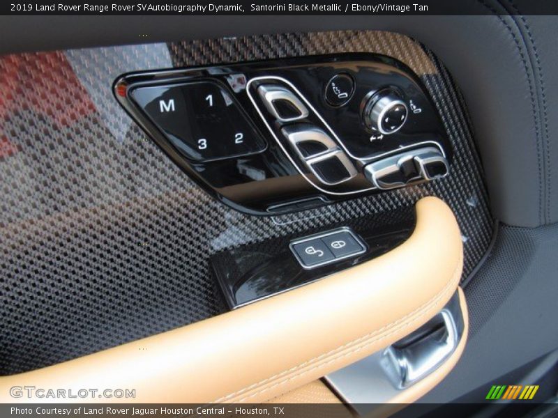 Controls of 2019 Range Rover SVAutobiography Dynamic