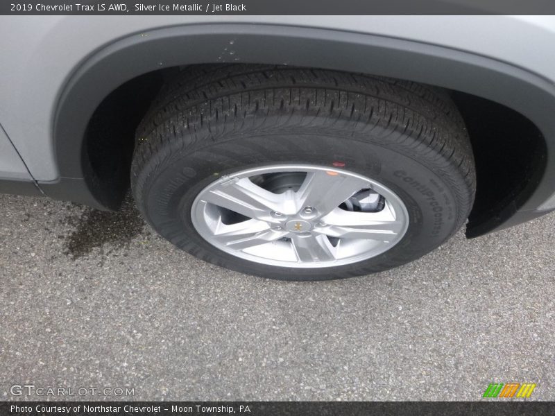 Silver Ice Metallic / Jet Black 2019 Chevrolet Trax LS AWD
