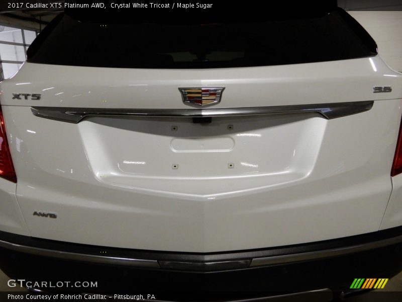 Crystal White Tricoat / Maple Sugar 2017 Cadillac XT5 Platinum AWD