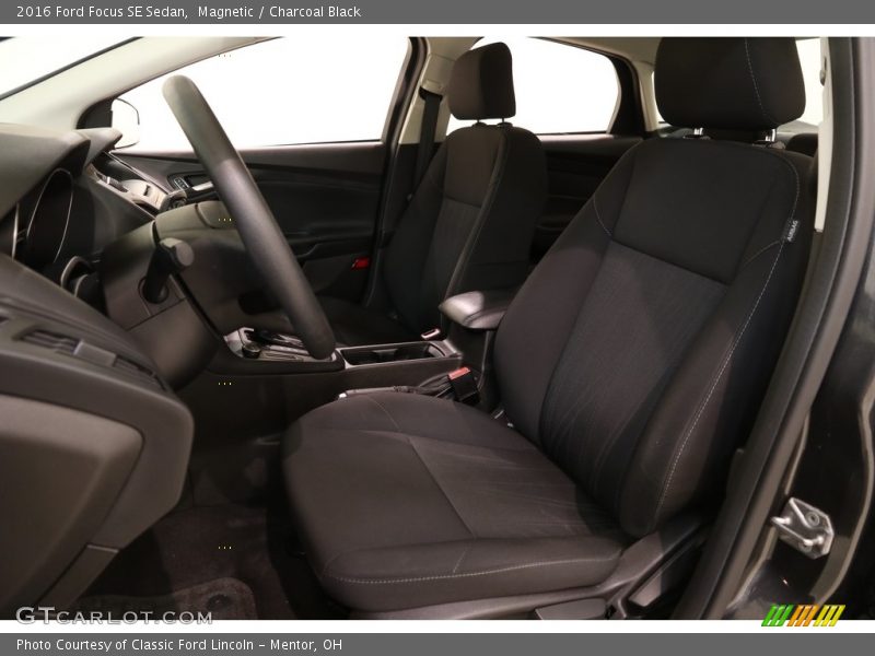 Magnetic / Charcoal Black 2016 Ford Focus SE Sedan