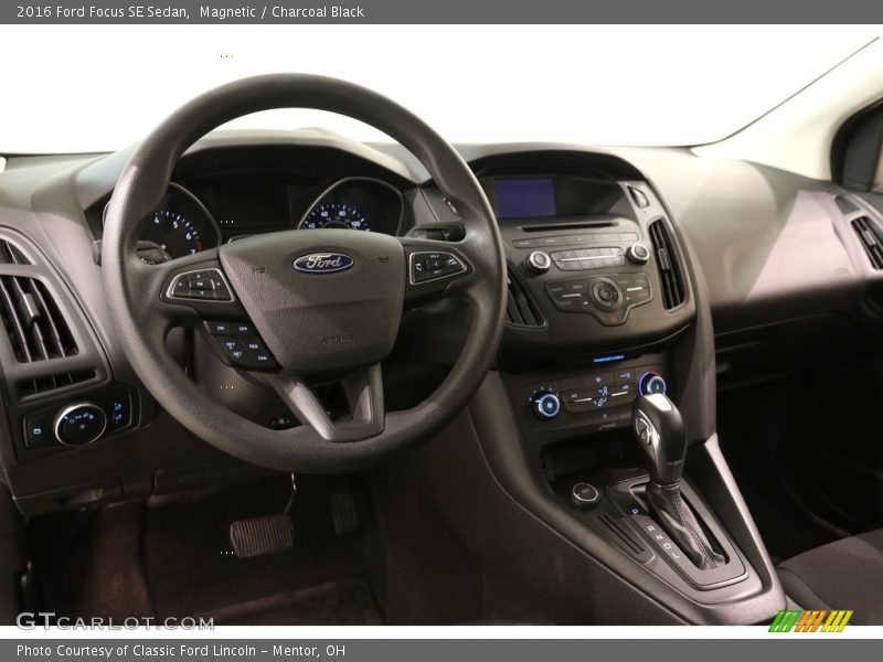 Magnetic / Charcoal Black 2016 Ford Focus SE Sedan