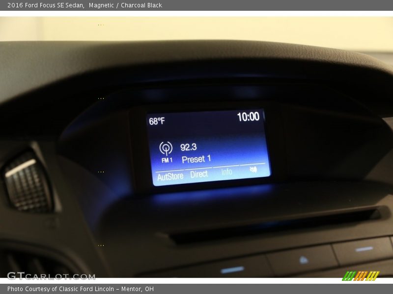 Magnetic / Charcoal Black 2016 Ford Focus SE Sedan