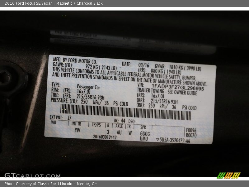 Magnetic / Charcoal Black 2016 Ford Focus SE Sedan