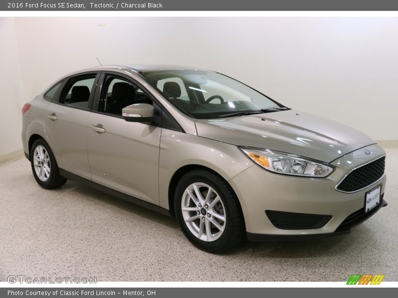 Tectonic / Charcoal Black 2016 Ford Focus SE Sedan