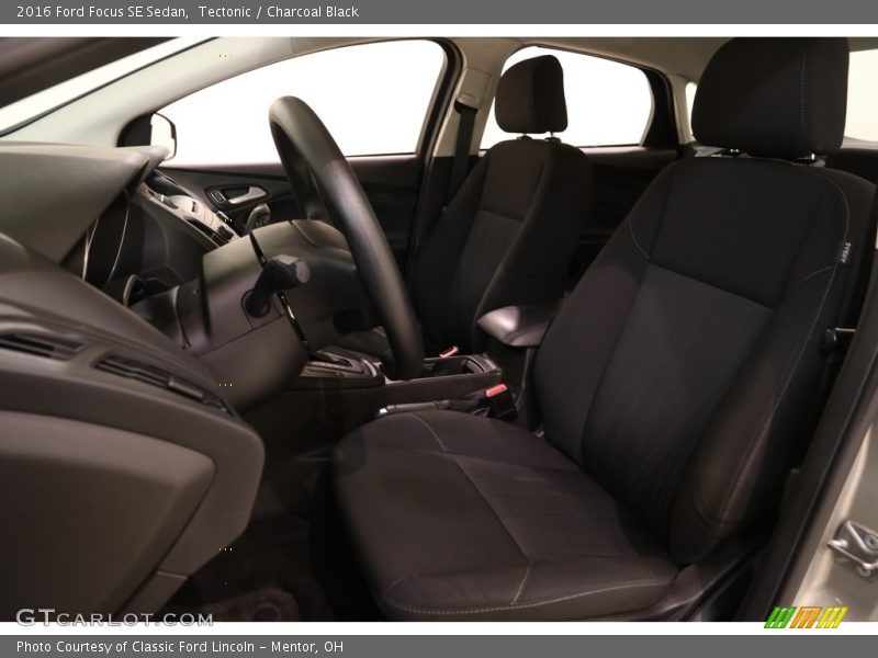 Tectonic / Charcoal Black 2016 Ford Focus SE Sedan
