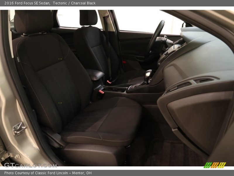 Tectonic / Charcoal Black 2016 Ford Focus SE Sedan