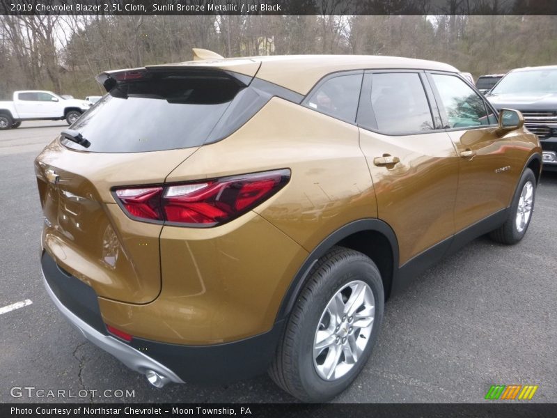 Sunlit Bronze Metallic / Jet Black 2019 Chevrolet Blazer 2.5L Cloth