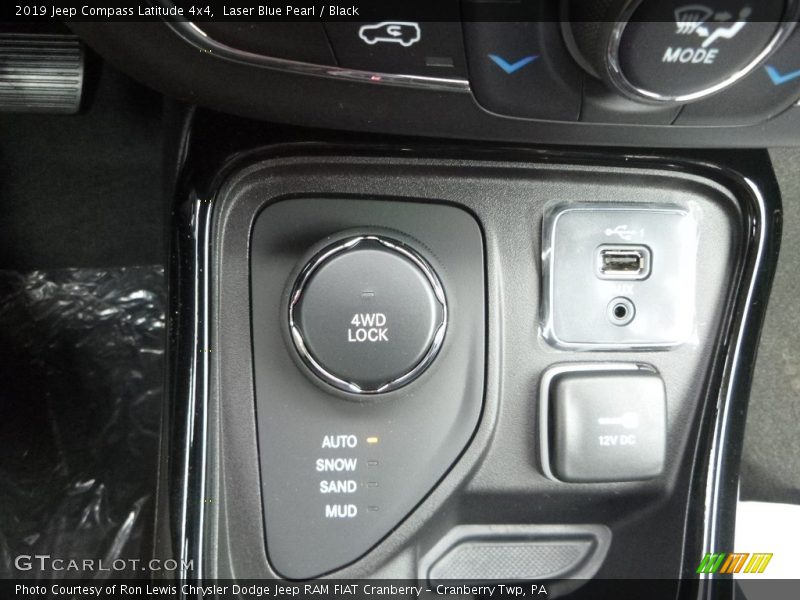 Laser Blue Pearl / Black 2019 Jeep Compass Latitude 4x4